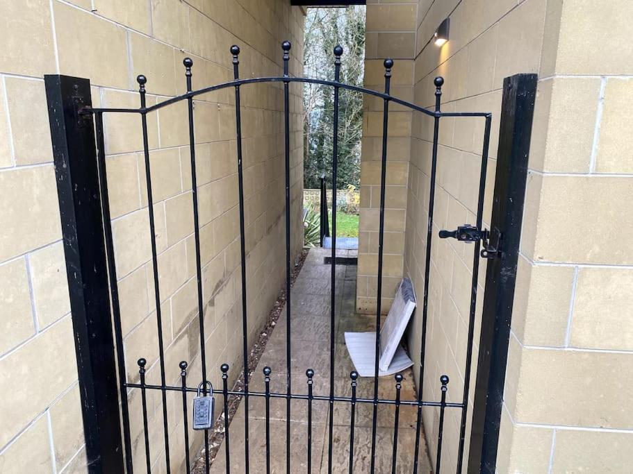 The Retreat, Luxury Studio Apartment In Bath With Parking Экстерьер фото