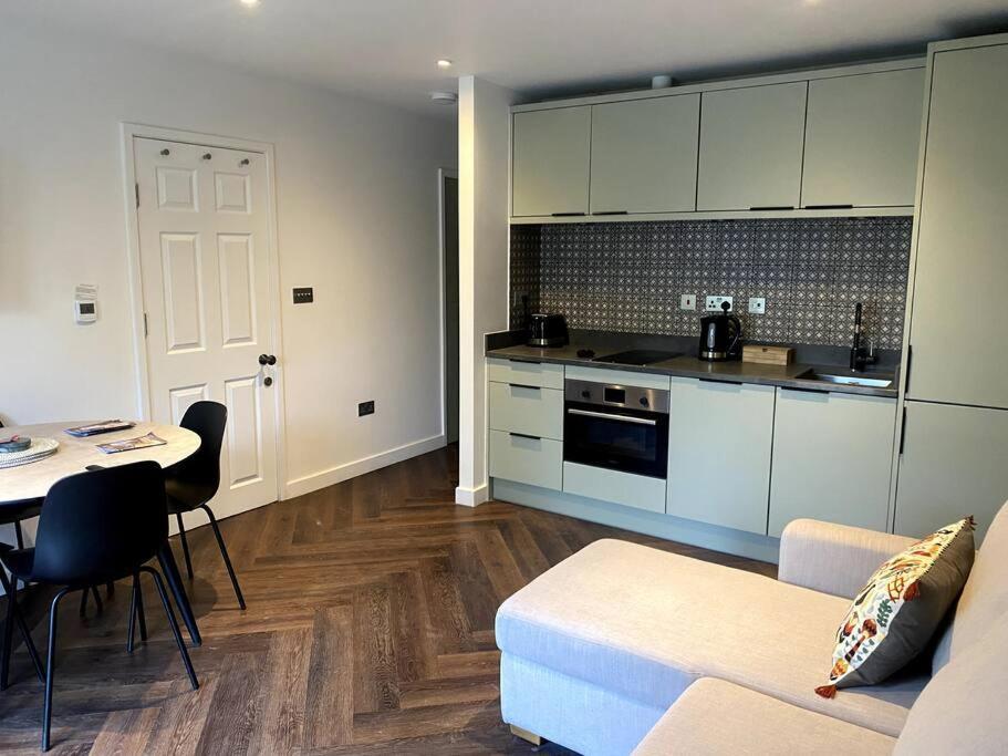 The Retreat, Luxury Studio Apartment In Bath With Parking Экстерьер фото