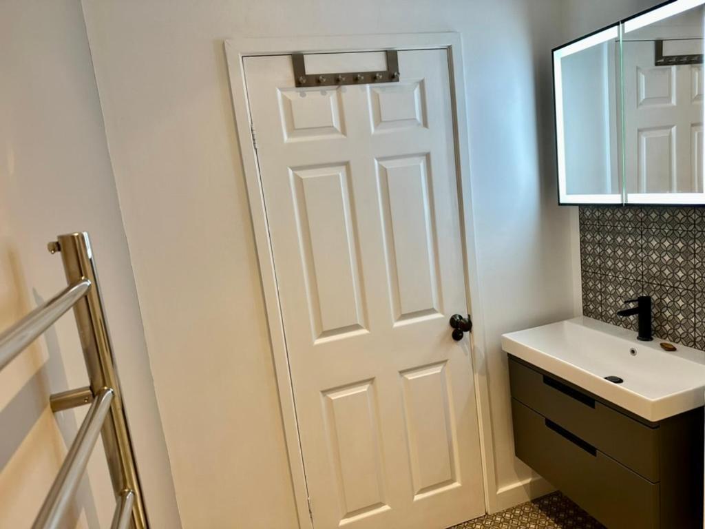 The Retreat, Luxury Studio Apartment In Bath With Parking Экстерьер фото