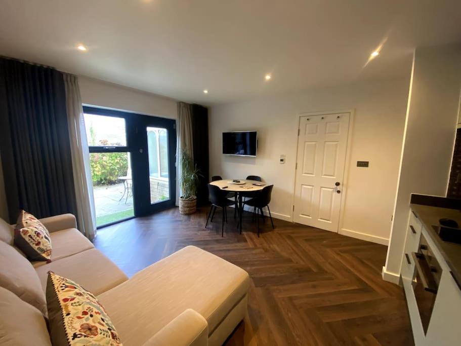 The Retreat, Luxury Studio Apartment In Bath With Parking Экстерьер фото